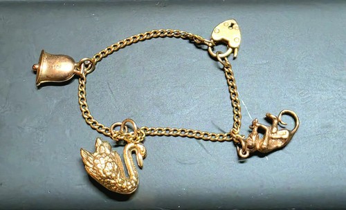 Solid 9ct gold vintage charm - 9ct,