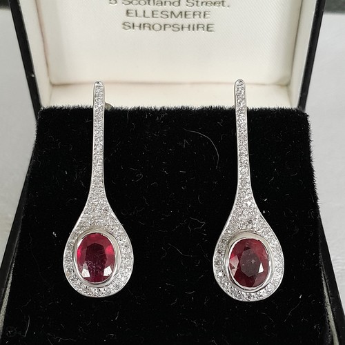 Stunning hallmarked 9ct - stunning,