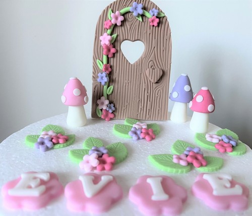 Fairy garden fondant cake