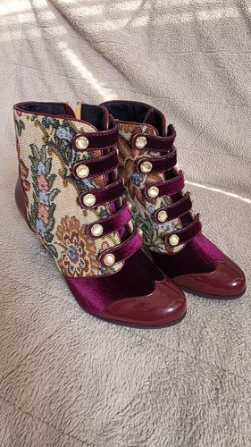 Poetic licence burgundy - poetic,