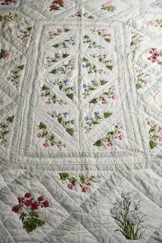 Single bed floral quilt - bed,