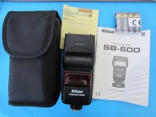 Nikon Speedlight SB-600 Shoe Mount Flash + Rechargeable batteries, case, manual