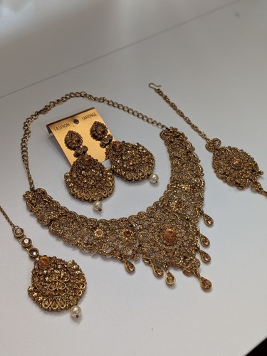 Indian gold jewellery pearls