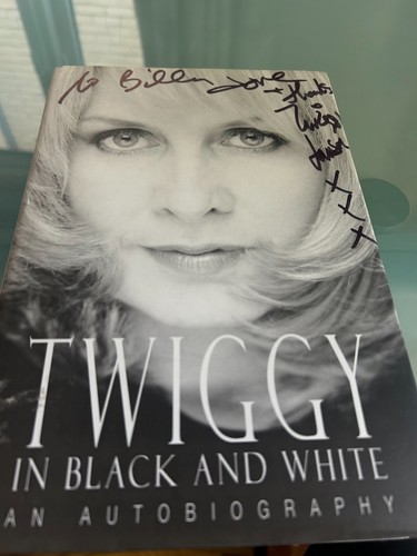 Twiggy signed autobiography - twiggy,