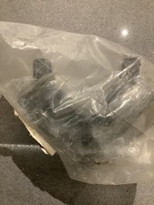 1 PAIR JAGUAR DAIMLER FRONT SUSPENSION VEE MOUNT FITS DS420,  MK10 420G C18490  