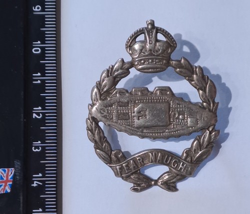 Ww1 tank corps cap badge - tank,