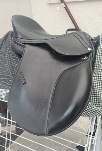 Easytrek treeless saddle - treeless, saddle.