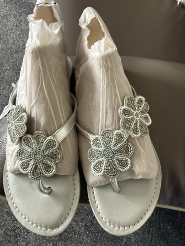 Beautiful cerulean toe post - beautiful,