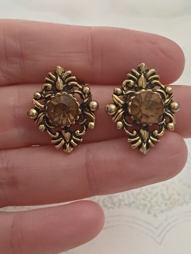 Vintage clip earrings gold - vintage,