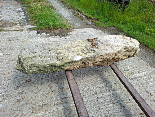 Granite gate post - gate, long-