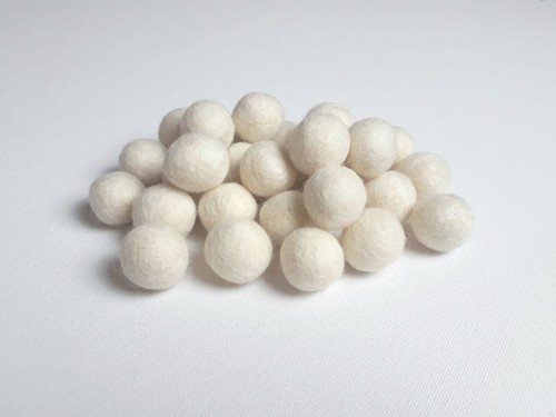 White felt balls ivory 2cm - white,