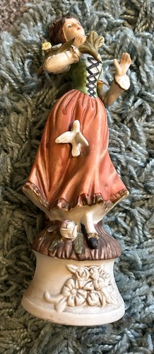 Capodimonte figurine lady with - lady,
