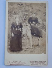 CABINET CARD OF 2 LADIES, 1