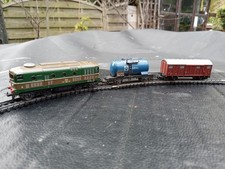 Lima N Gauge Locomotive And Two Wagons