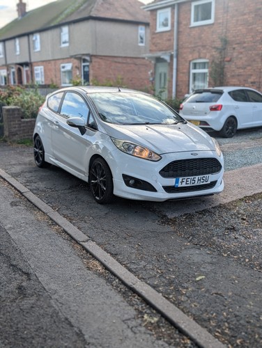 White 2015 ford fiesta - white, 1.0