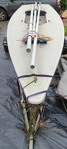 Laser rosso dingy with road - laser,