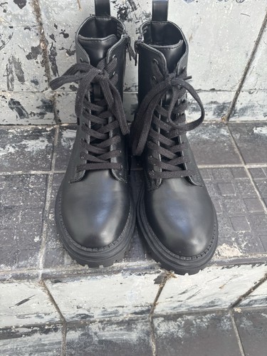 Black chunky lace - black, boots