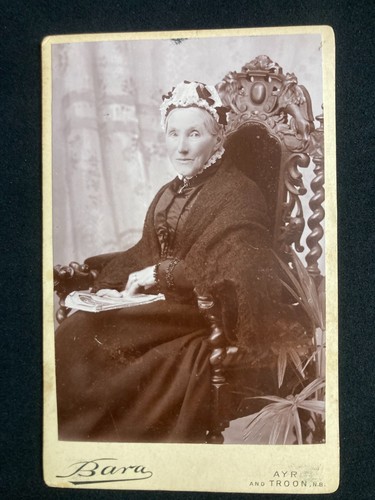 Portrait old woman - an,
