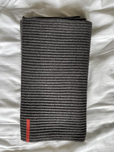 Prada ribbed wool scarf - ribbed,
