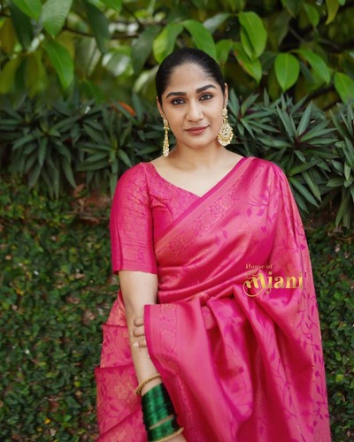 Peacock motif lichi silk saree - motif,