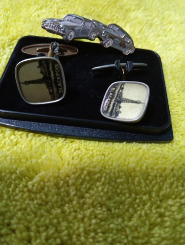 Two pairs cufflinks - two,