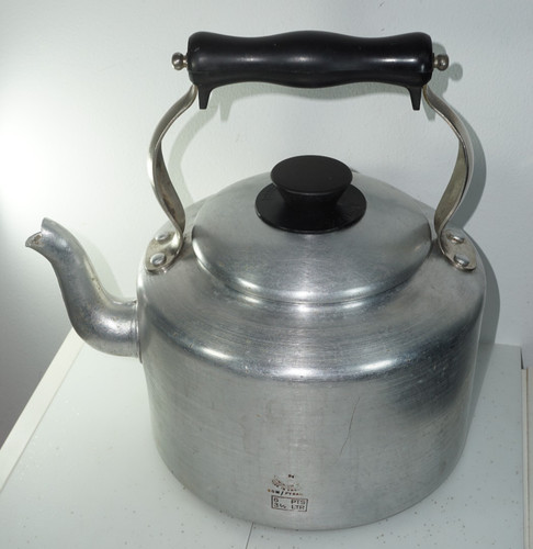 Large vintage aluminium - large, kettle
