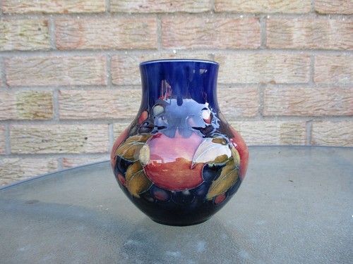 Moorcroft pottery - ,