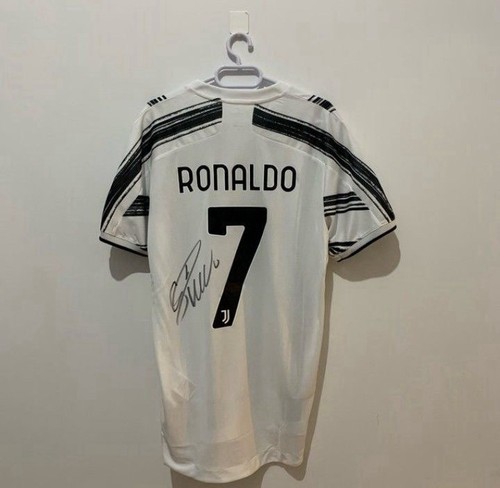 Cristiano ronaldo signed - #7,