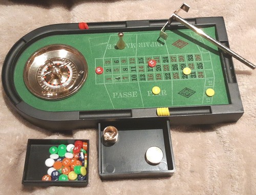 Mini roulette table - de,