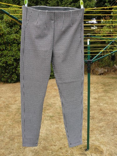 Black white dogtooth - &,