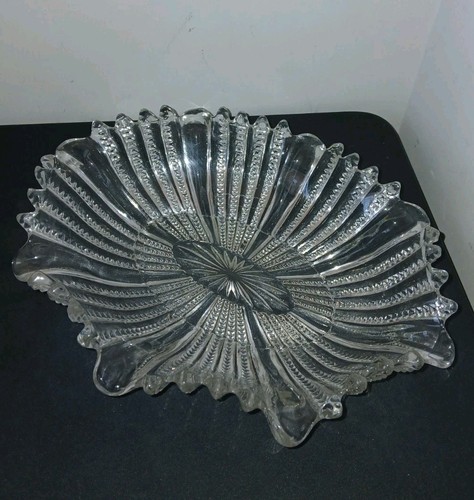 Stunning vintage scalloped - stunning,