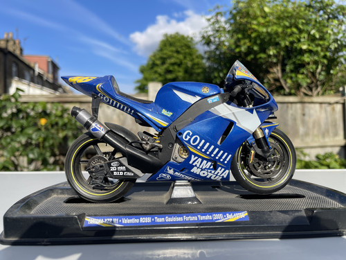 Guiloy 2005 yamaha yzr - 1:10,