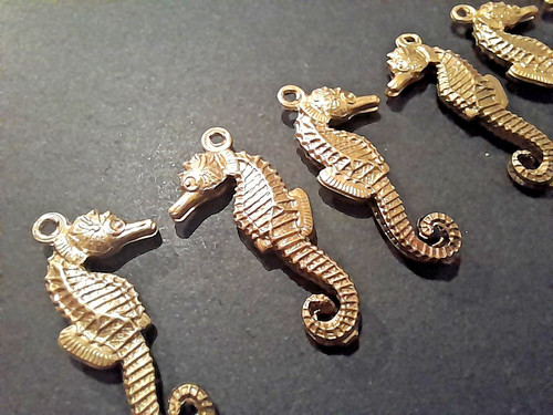 Stamped brass seahorse - 3d,