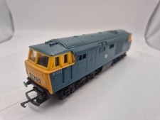 Hornby R758 Class 35 Hymek D7063 in BR blue Loco