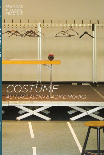 Costume readings theatre - in,
