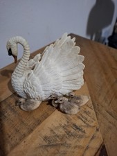 Leonardo Collection Swan Family Figurine Ornament 1998