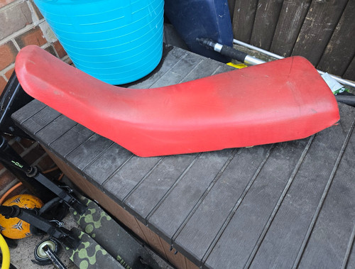 Yamaha dt125 seat red - dt125,