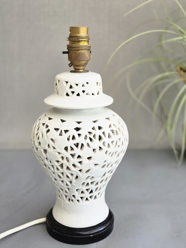 Blanc chine pierced chinese - chine,