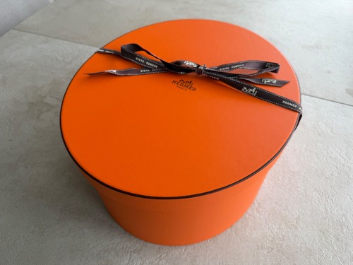 Authentic hermes oval - authentic, medium