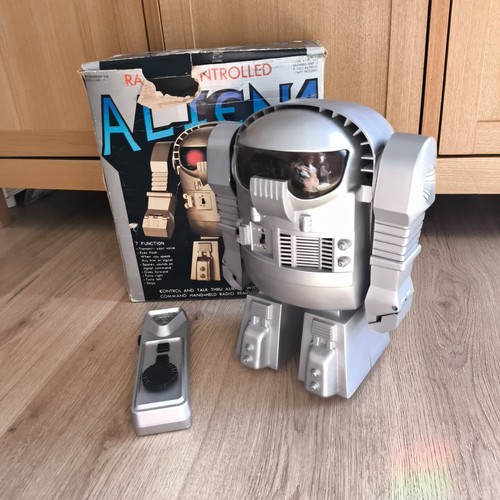 Alien robot vintage boxed - robot,
