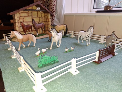 Horse figurines incl - 8, 5