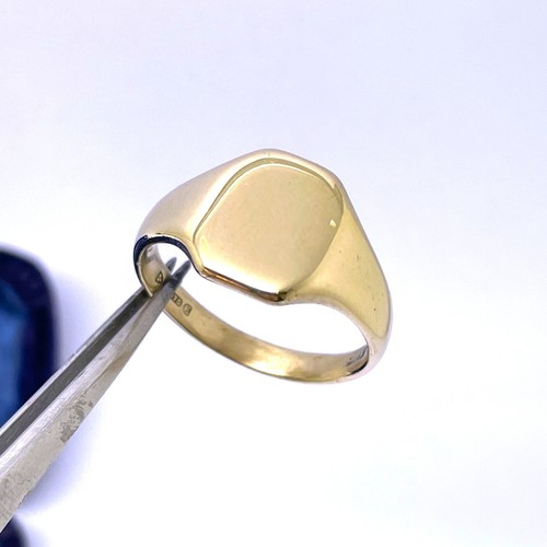 9ct gold heavy signet ring - 9ct,
