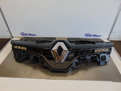 Renault clio grill badge - renault, front