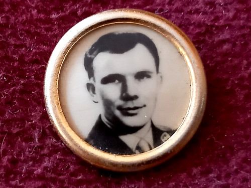 Vintage pin badge yuri - vintage,