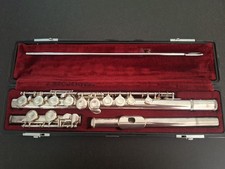 YAMAHA YFL211S FLUTE WITH ORIGINAL HARDCASE
