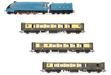 Hornby R3402 LNER 'Queen Of