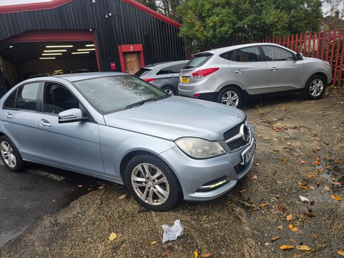 Mercedes benz c200 saloon - mercedes-benz,