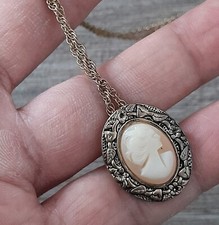 Cameo Pendant and Chain Gold