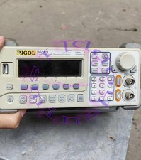 1PCS USED RIGOL DG1022 FUNCTION/ARBITRARY WAVEFORM GENERATOR 25 MHz,2CHANNEL