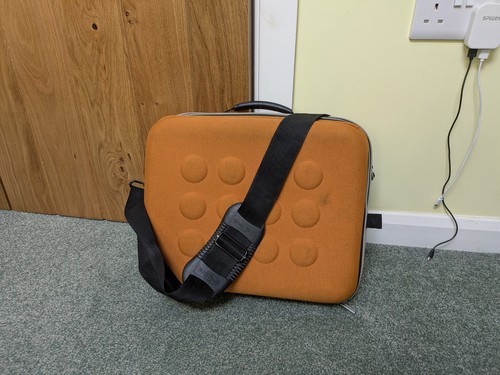 Orange eastpak laptop - orange,